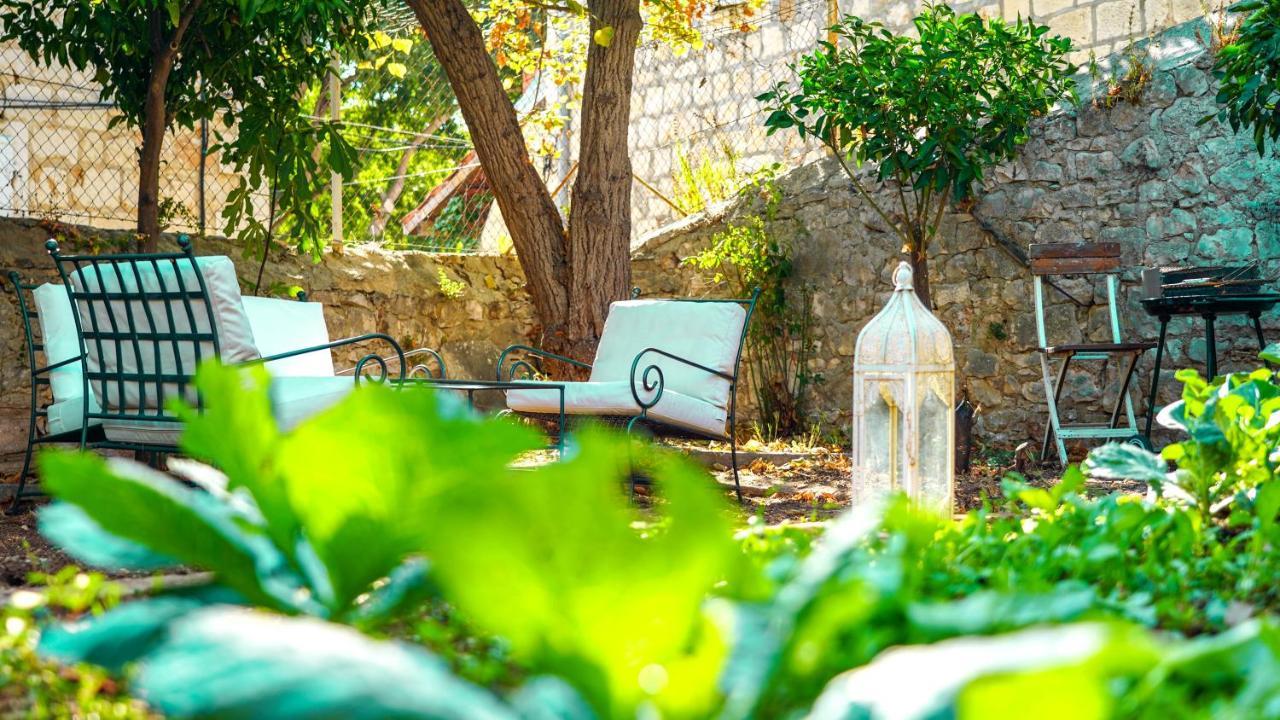 Charming Two-Bed Apartment Orange Garden Sutivan Esterno foto