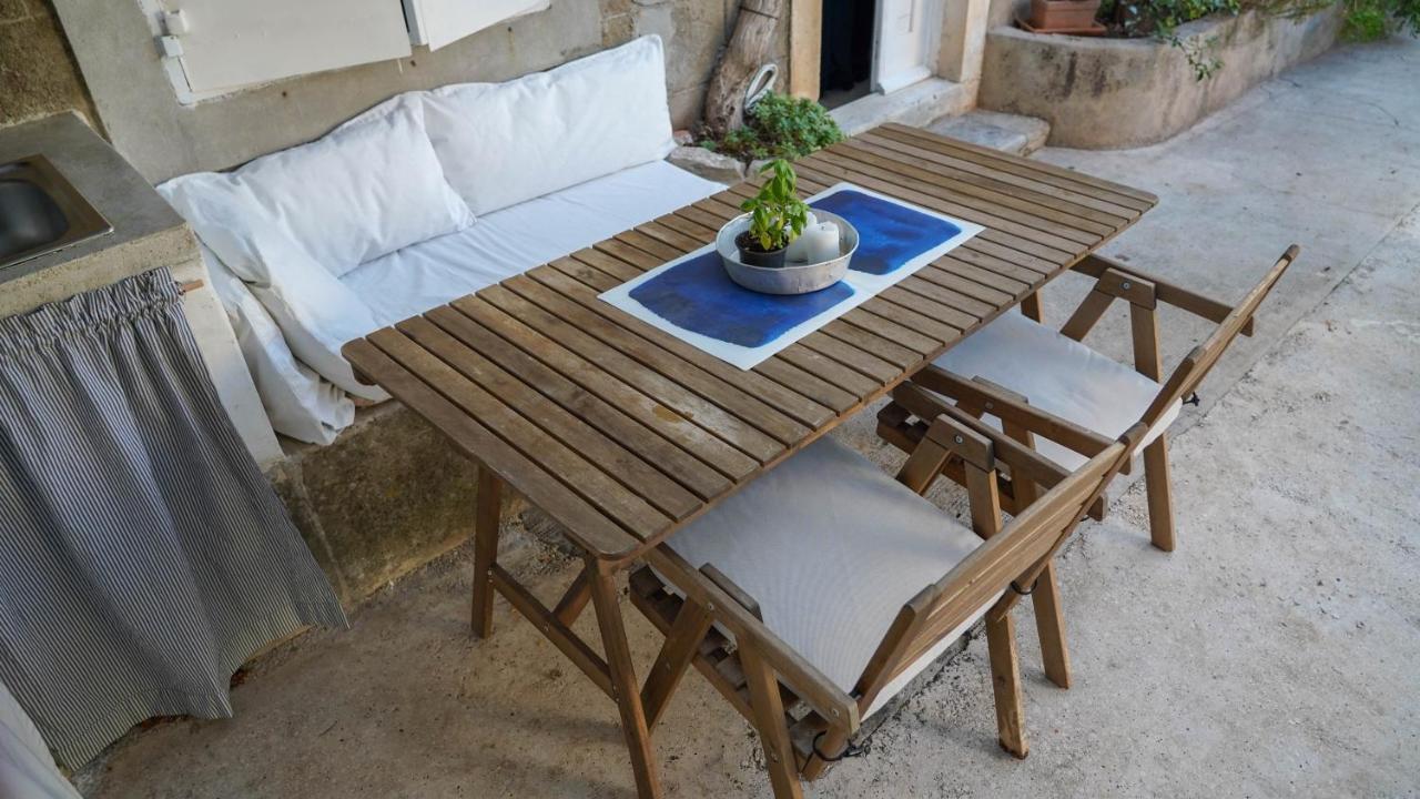 Charming Two-Bed Apartment Orange Garden Sutivan Esterno foto