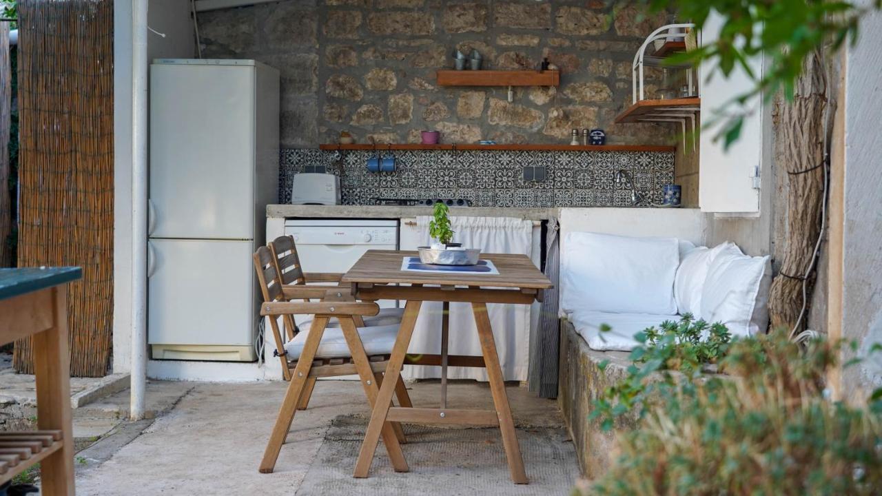 Charming Two-Bed Apartment Orange Garden Sutivan Esterno foto