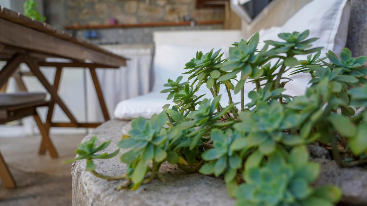 Charming Two-Bed Apartment Orange Garden Sutivan Esterno foto