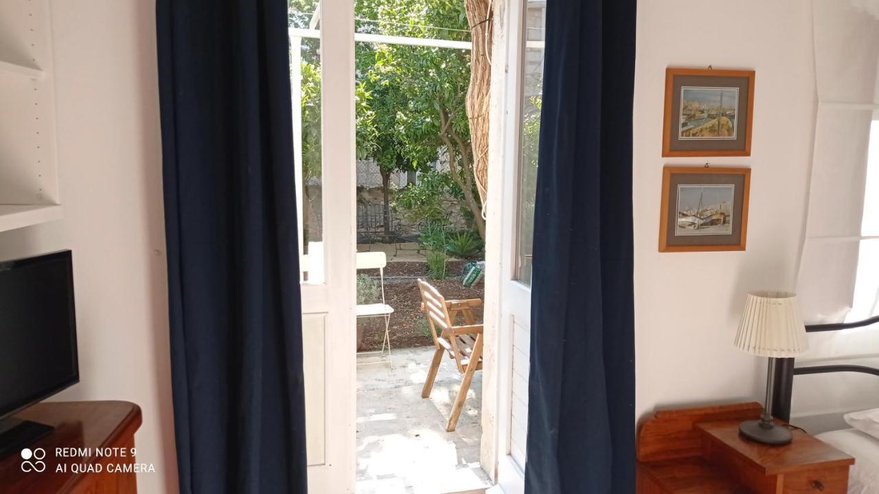 Charming Two-Bed Apartment Orange Garden Sutivan Esterno foto